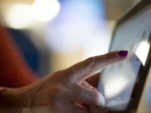 How to Choose the Best Industrial Touchscreen Monitor | Engineer’s Guide